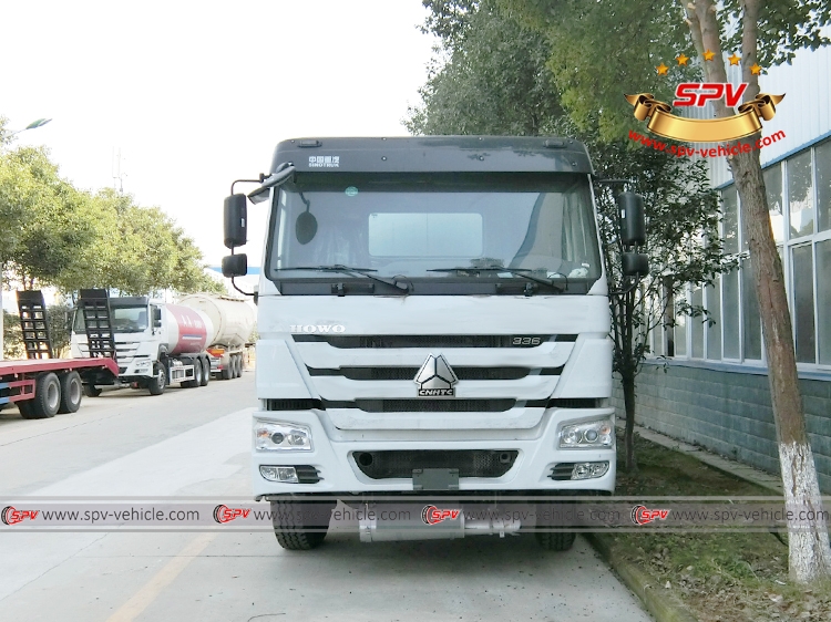 Front view of LPG Tanker Sinotruk 6x4 Front view of LPG Tanker Sinotruk 6x4